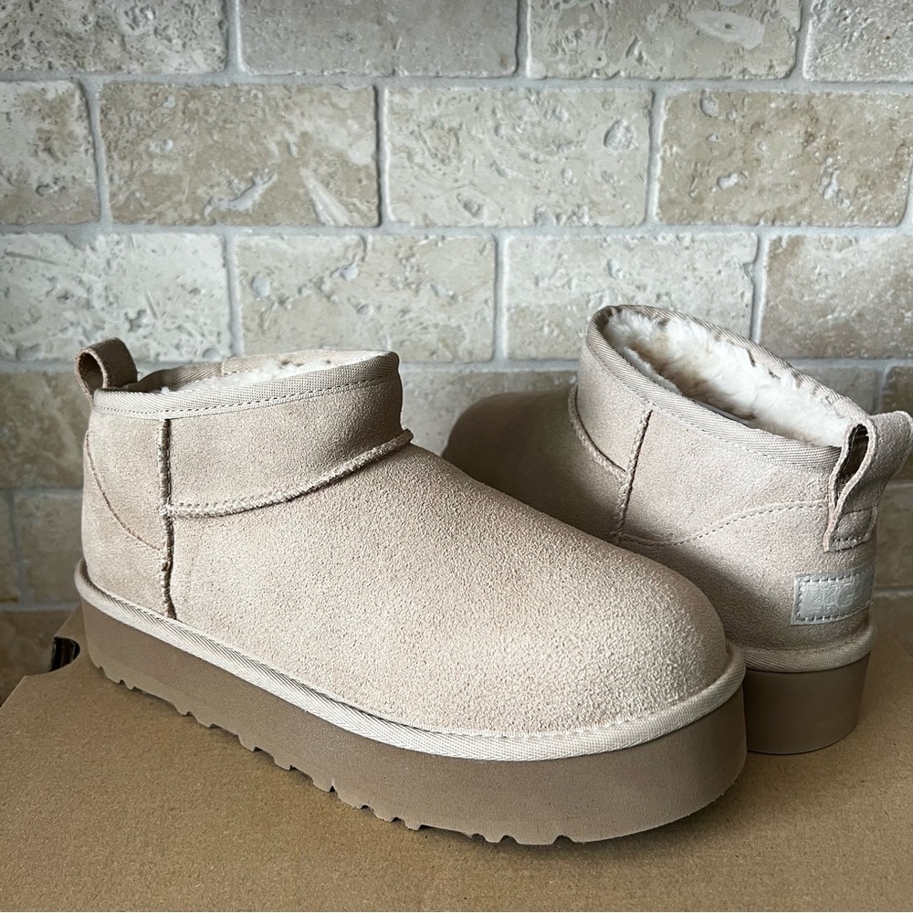 UGG Classic Ultra Mini Platform Sand Suede Boots Size 6 Youth Kid = Women 8